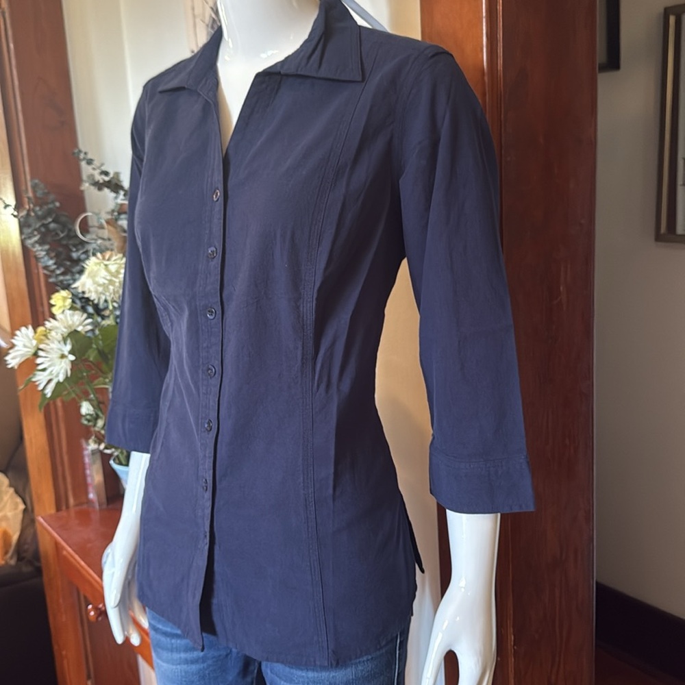 NWt northern reflections size small Women's navy Button-Up Top